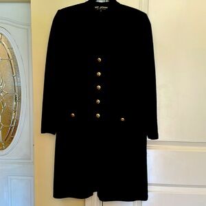 ST. JOHN Basics size 4 dress coat in excellent condition.  Rich black color.